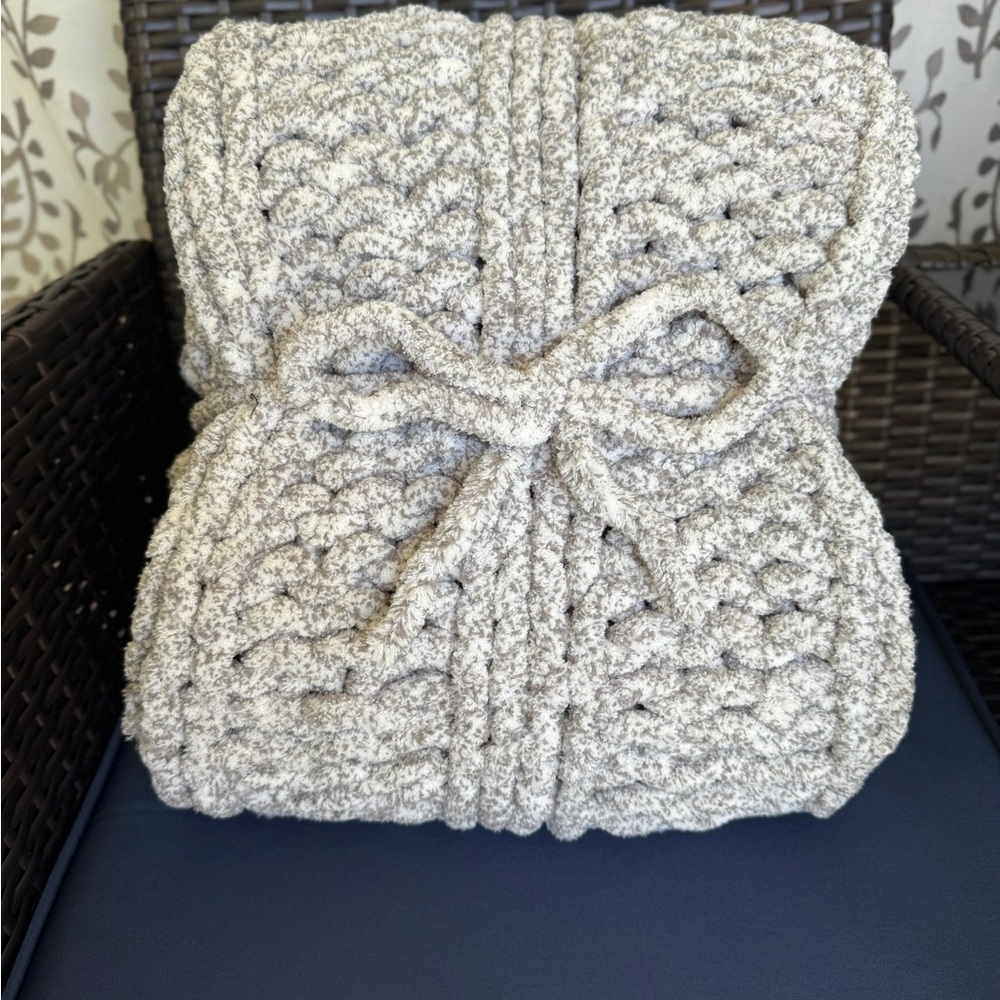 Cozy Knit Throw Blanket in Gray